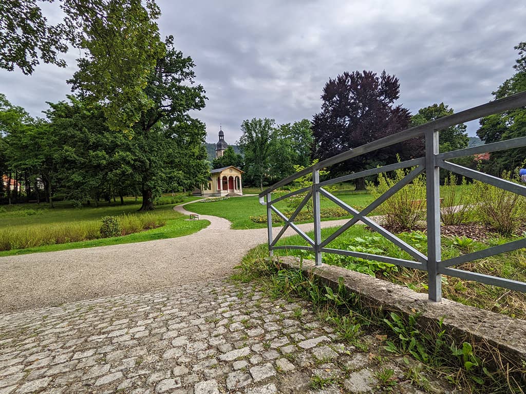 Blick auf den Pavillon im Goethe-Park Jena